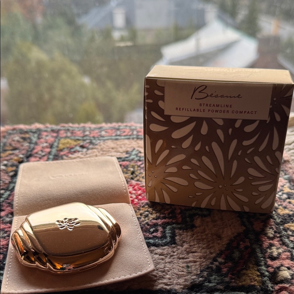 Besame Cosmetics Streamline Refillable Powder Compact